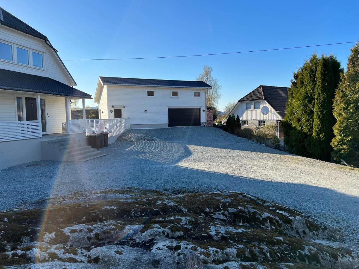 Puntsnes Apartmen Hjelmeland エクステリア 写真